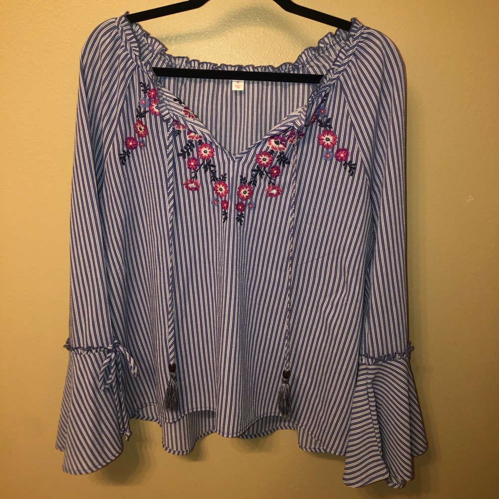 Bell sleeve blouse